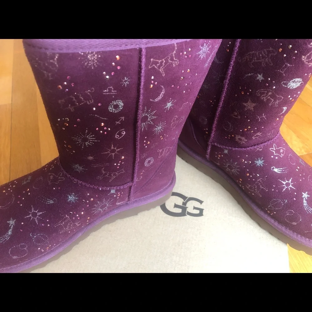 UGG Wild Grape Classic Zodiac Short Suede Boot NEW in Box - Picture 11 of 12